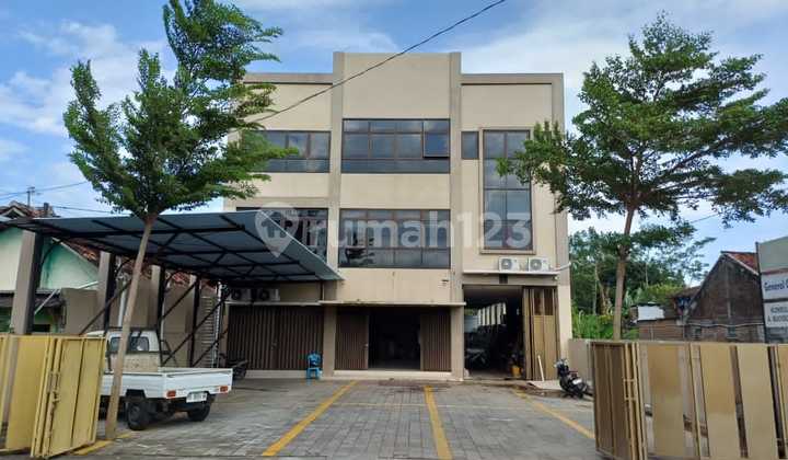 Gedung Kantor Mewah + Gudang Iwf di Gamping, Sleman, Yogyakarta.