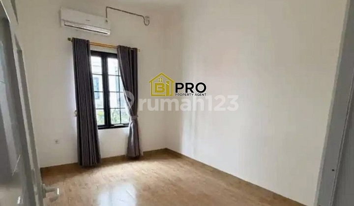 Dekat Akses Tol Rumah Dua Lantai Siap Huni di Jual di Kukusan Depok 1