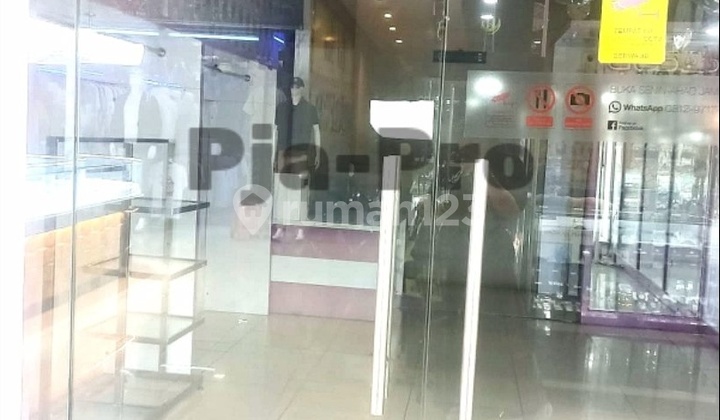 Ruang-Usaha Disewakan di Depok Sawangan Dekat Pintu Tol Sawangan Depok Ruang-Usaha Disewakan di Depok Sawangan Dekat Pintu Tol Sawangan Depok