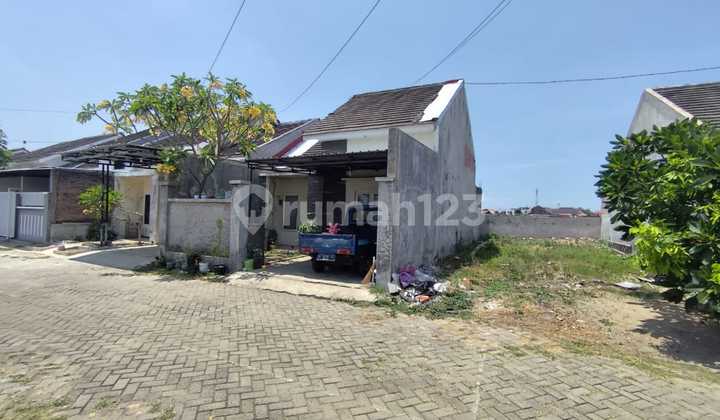 Di Jual Rumah,Di Perum Adana Residence Ii Blok A8 Kel. : Pilangbango Kec. : Kartoharjo Kab : Madiun