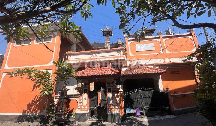 Dijual Kos-Kosan Full Penghuni 2 Lantai Berlokasi di Kuta Tuban Badung Bali. Dekat ke Pantai dan Bandara Ngurah Rai. Kawasan Perdagangan dan Pariwisata.