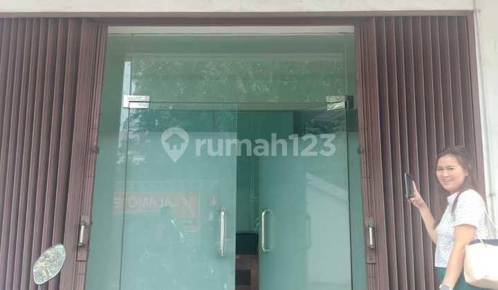 3-Story Shop House with Rooftop for Very Cheap Sale in Kranji 2