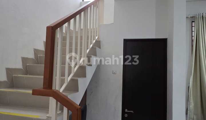 For Sale 2-Story Hook House Price 1M in Metland Puri Tangerang 2