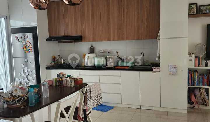 English translation:
For Rent: 2-Story House in Metland Puri, Furnished English translation:
For Rent: 2-Story House in Metland Puri, Furnished