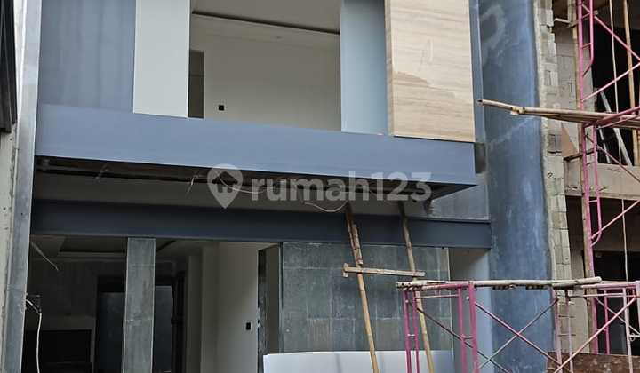 Siap Huni Hunian 2 Lantai Eksklusif Dekat Tol Limo Depok