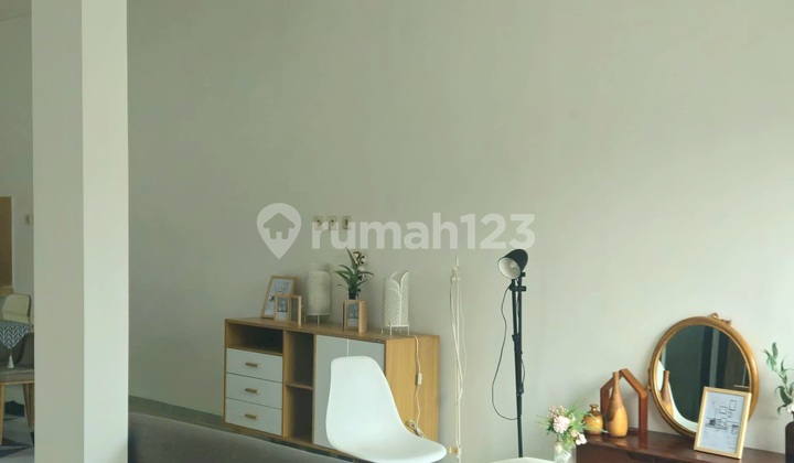 Rumah 2 Lantai SHM Hadap Selatan Posisi Depan di BSD Nusaloka Tangerang 2