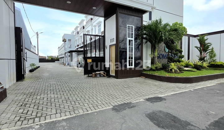 House near Gamacity on Suryahaji Street, Mentari Sommerset Complex. 2