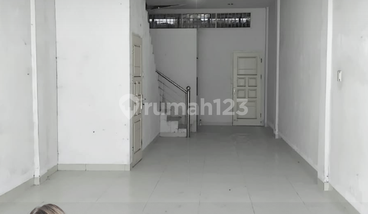 Rented Row Shops by the Roadside near Brastagi, Cemara. Rented Row Shops by the Roadside near Brastagi, Cemara.