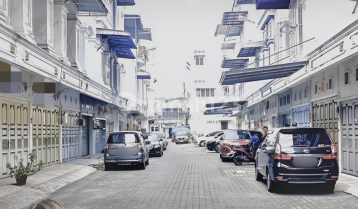 Rent a Twin Shop for Business Inside Complex in Jl Pasar 3 Area