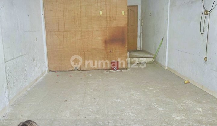Rumah 2.5 Tingkat Dekat Pajak Tradisional