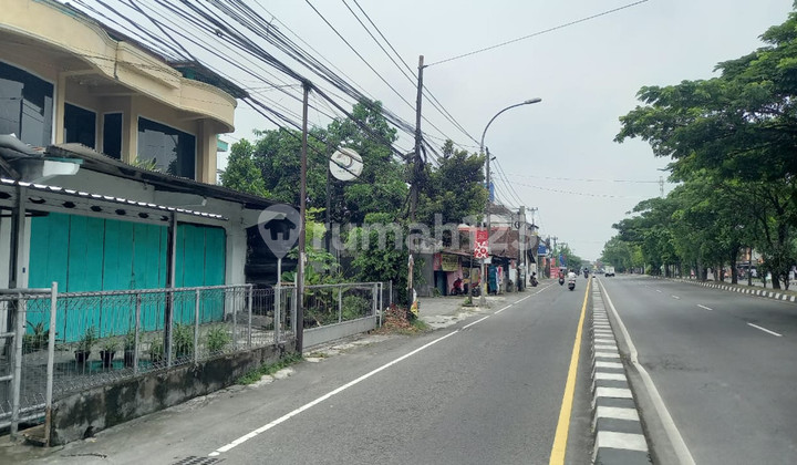 Strategic Shop House on South Ring Road
Just a Step to UMY Campus & Gamping Market, Ambarketawang, Gamping 2