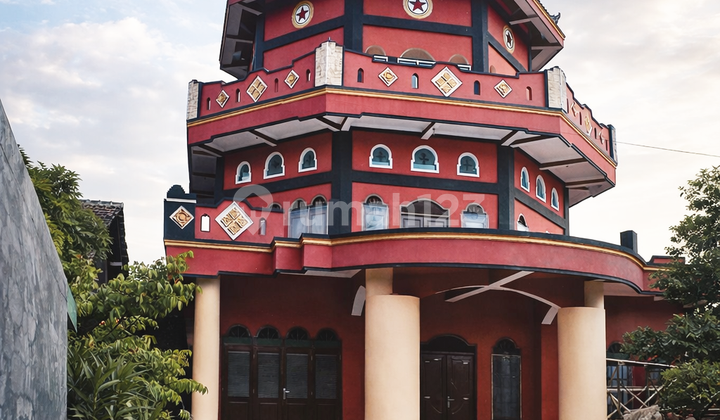 Rumah Mewah Bangunan Unik 3 Lantai Hunian Nyaman dengan Halaman Luas Kateguhan, Boyolali, Jawa Tengah 2