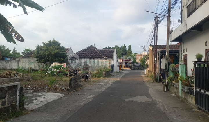 Strategic 2000 Square Meter Land Near Ringroad &amp; Fruit Market, Ambarketawang, Gamping, Sleman
