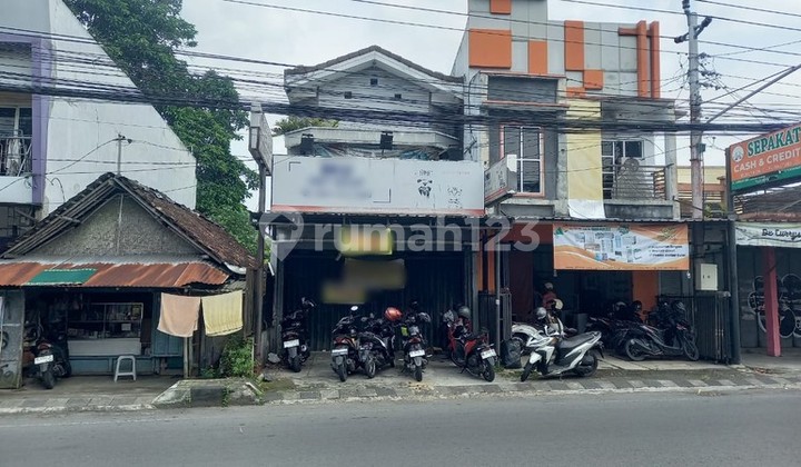 For Rent Strategic 3-Storey Shop House on Jl. Godean, Only 200 Meters from Demak Ijo Ring Road, Sidoarum, Godean. For Rent Strategic 3-Storey Shop House on Jl. Godean, Only 200 Meters from Demak Ijo Ring Road, Sidoarum, Godean.