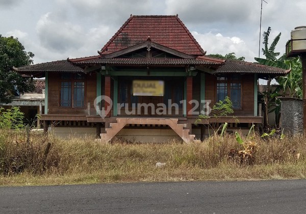 Ethnic Teak Wood Stilt House, Strategic Location at Mangku Pedan-Cawas Main Road, Trucuk, Klaten Ethnic Teak Wood Stilt House, Strategic Location at Mangku Pedan-Cawas Main Road, Trucuk, Klaten