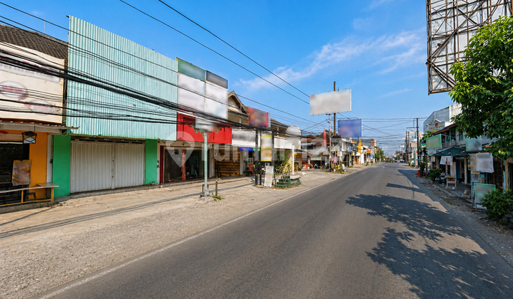 Strategical Shop House for Rent 2 Floors on Jl. Godean KM 1 Near Mirota Godean, Ngestiharjo, Kasihan, Bantul