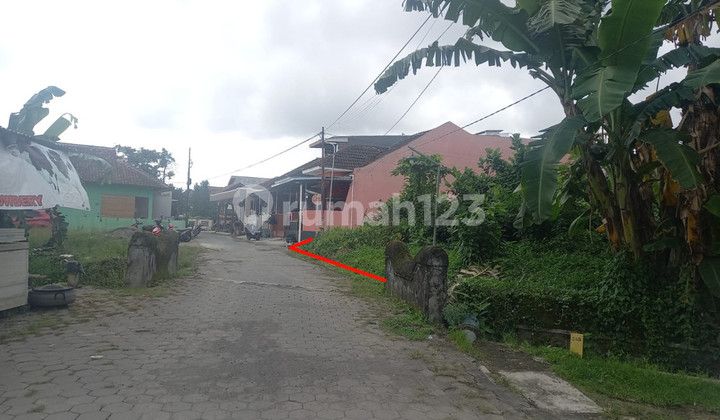 For Sale: 465 Square Meter Corner Plot Land in Denokan, Maguwoharjo, Strategic Campus Area