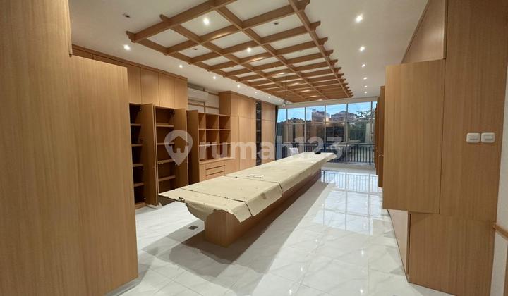 Ready to Occupy, Shophouse, 4 Floors, Near Shopping Center, Flood-Free