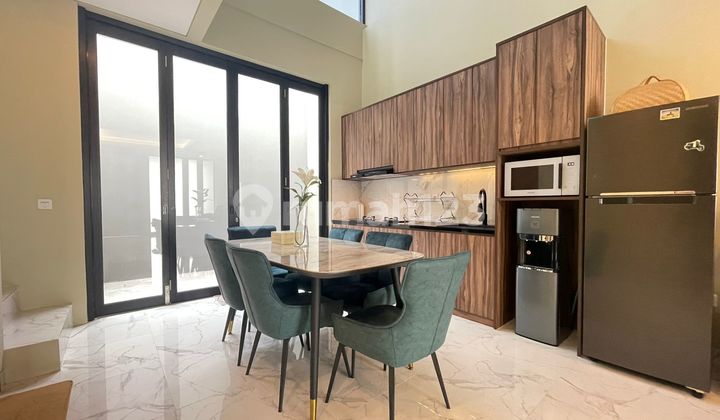 Modern Tropical Minimalist House, Near Toll Access, 4 Floors, SHM 2