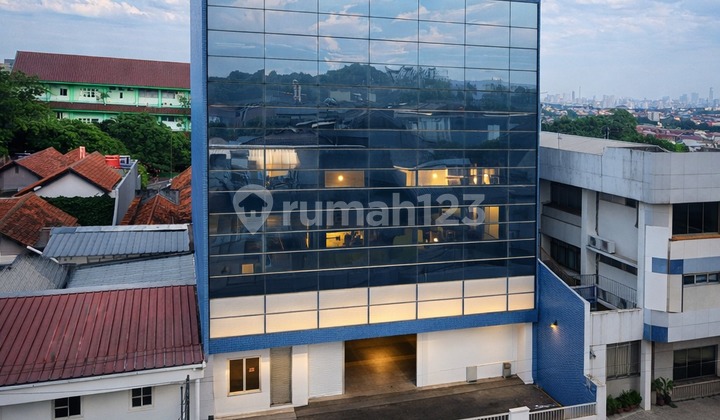 Bebas Banjir, Perkantoran, 5 Lantai, SHM