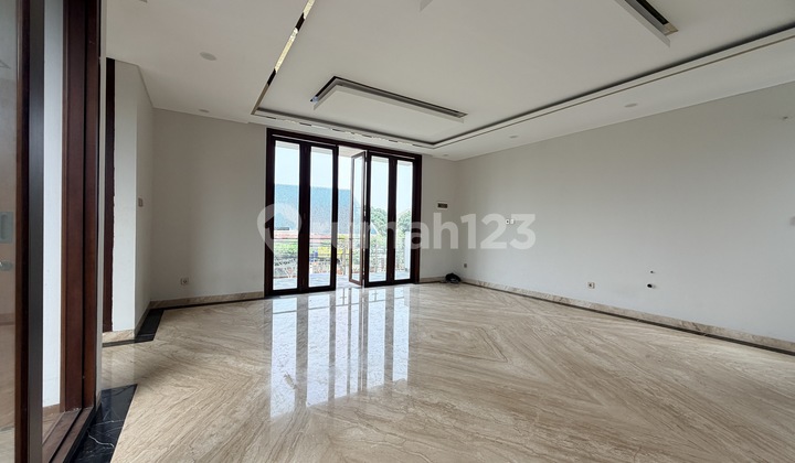 Rumah, 4 Lantai, SHM, Hunian Premium dengan Desain Modern 2