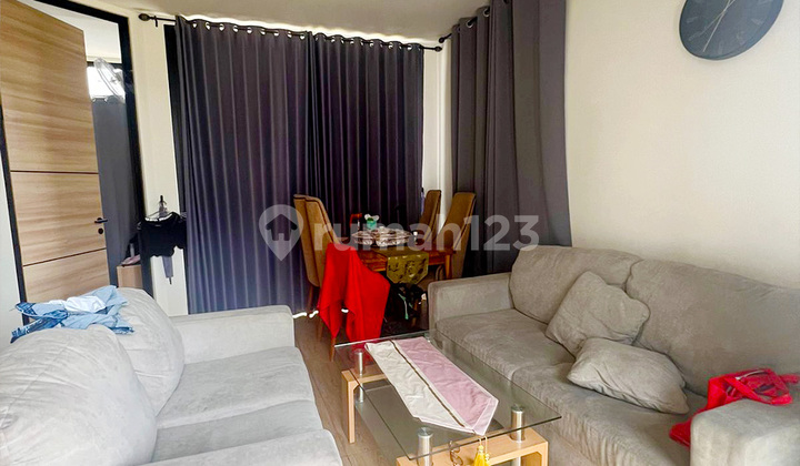 House for Rent Hook Position 3 Bedrooms Semi Furnished in Uptown Estate Lippo 2