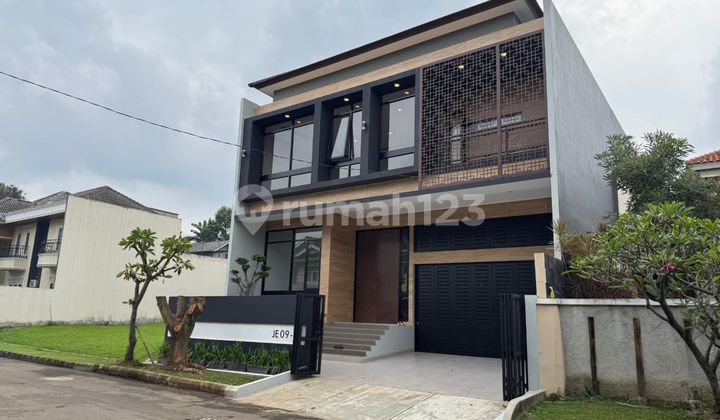 Rumah Mewah Modern dengan Kolam Renang Pribadi - Lokasi Strategis 2