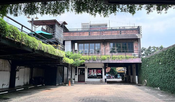 For Rent: Commercial Space, Former Restaurant in Radio Dalam