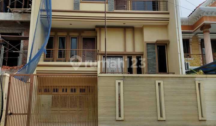 Dijual Rumah Bagus Siap Huni di Vila Gading Indah