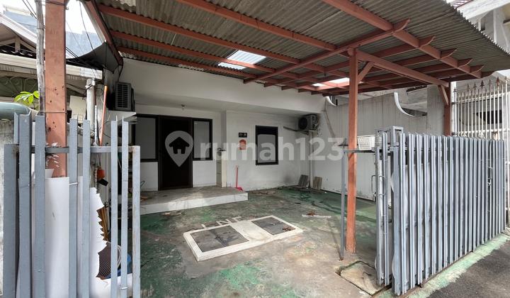 For Sale Ready-to-Occupy House in East Kelapa Puan 2
