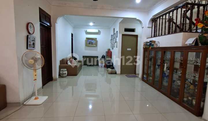 Frans Cen-Rumah Disewa di Duri Kepa.bole Buat Mbg atau Usaha/Kantor/Resto.jalan Raya.strategis Wow LT 300 M2/ 2 LT 2