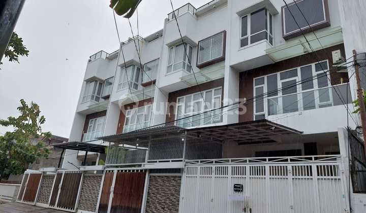 Dijual Rumah di Duri Kepa.murah .Jln 3 Mbl Lega..Jarang Ada.lokasi Bebas Banjir Luas Tanah 6X21 /3,5 LT