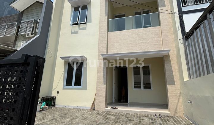 Rumah Dijual di Taman Ratu - Brand New.jarang Ada LT. 122M2 (7,2X17m) Rumah Dijual di Taman Ratu - Brand New.jarang Ada LT. 122M2 (7,2X17m)