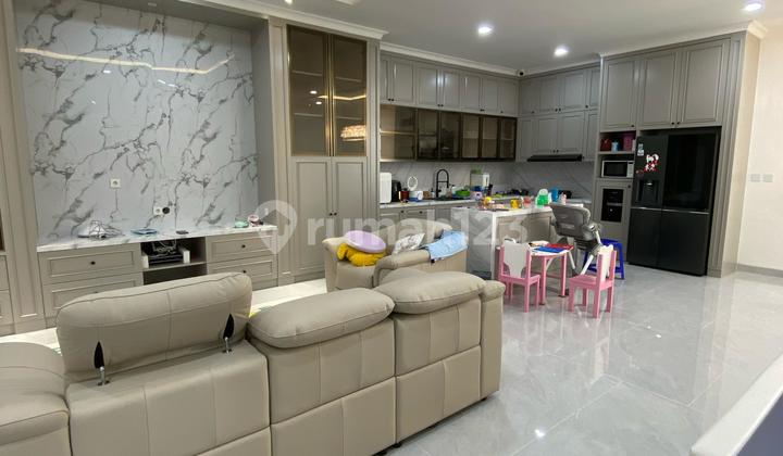 Frans Cen-Murah-Rumah Dijual di Casajardin Semi Furnished, Modern Minimalis, Jarang Ada LT. 8X18
