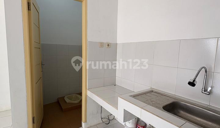 Ready-to-Use Shop House on a Busy Street in Cileunyi with High Population Density 2