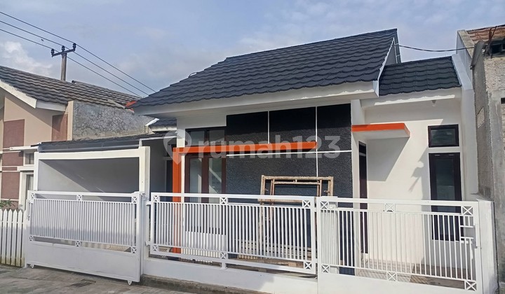 Ready-to-Occupy House Near School and Cileunyi Toll Road Ready-to-Occupy House Near School and Cileunyi Toll Road