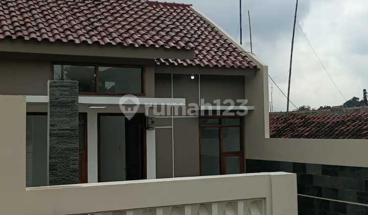 Rumah Siap Huni Pinggir Jalan Bonus Kitchen Set Cileunyi