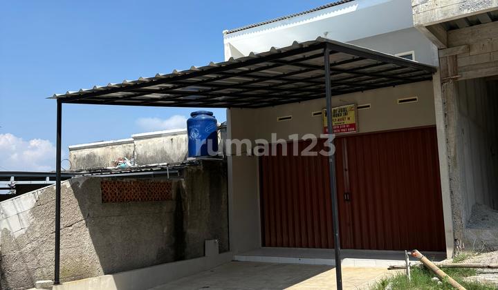 Ready-to-Use Shop House in Strategic Area