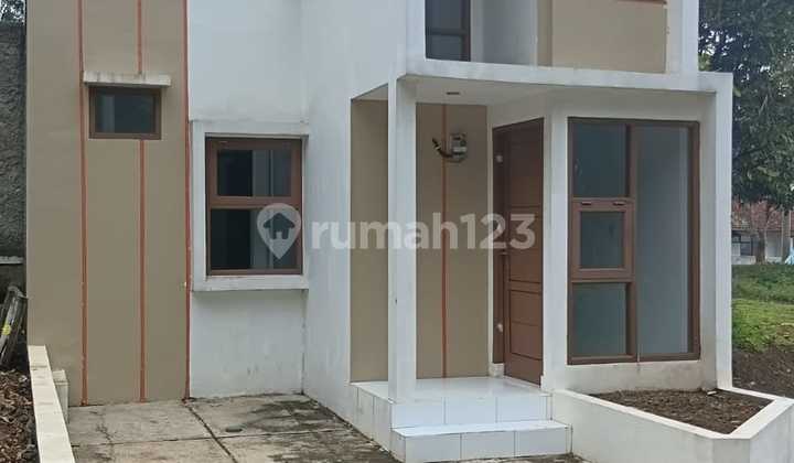 Rumah Scandinavian Lokasi Pinggir Jalan Desa/Kabupaten