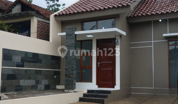 Rumah Pinggir Jalan Desa Lokasi Strategis