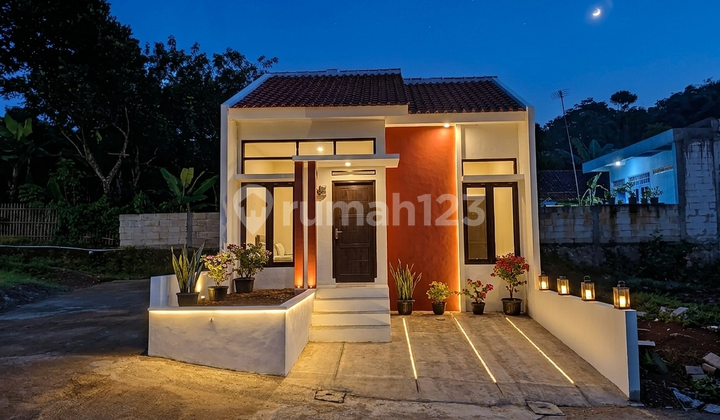Minimalist House, Close to School & Toll Access, Comes with Canopy & Fence