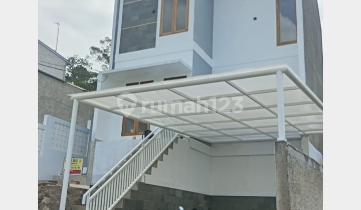 Rumah 2 Tingkat dengan View Cantik Dekat Tol, di Bandung Timur