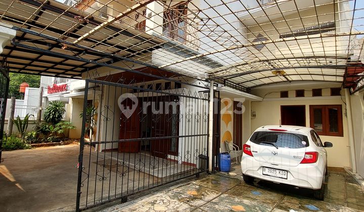 3-Story House in the Serene Radio Dalam Area, Close to Pondok Indah, Kebayoran Baru 2