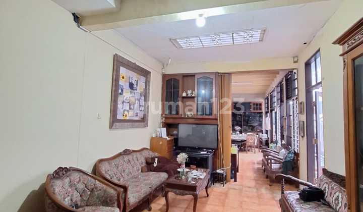 Premium House Plus Cafe and Commercial Area in the Heart of Bandung City 2