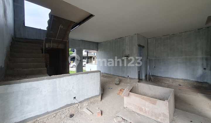 Strategic Premium Hook House Grand Pajajaran with Toll Access to Summarecon 2