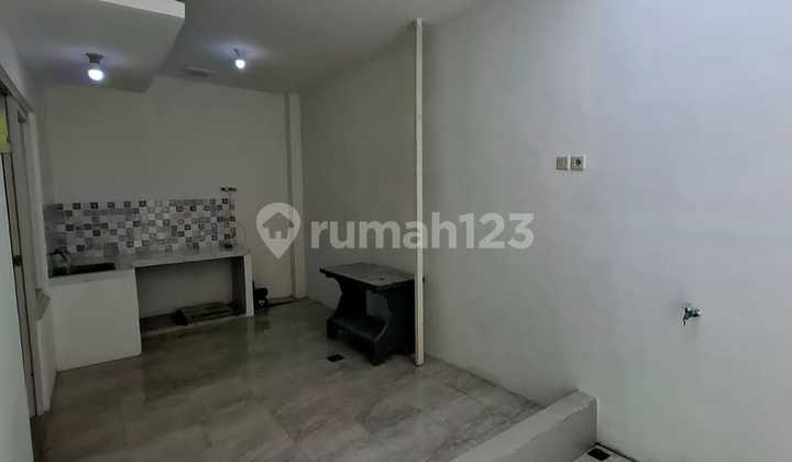 DIJUAL RUMAH SECOND TERAWAT 2 LANTAI DI GREEN MANSION LONTAR SURABAYA 2