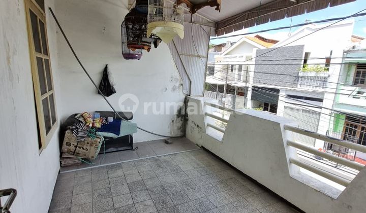 For Sale Well-Maintained 2-Story House in Central Surabaya Gubeng 2