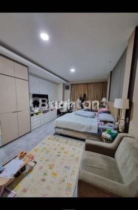 For Sale: 2.5-Storey Luxury House in Dukuh Pakis, Villa Bukit Mas Housing Estate, and Still Negotiable. 2