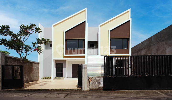 Rumah, 2 Lantai, di Cipayung, 10 Menit ke LRT Harjamukti 2