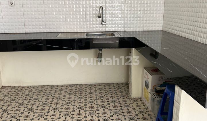 Residence with a Green Ambiance Near Mall and Schools 2